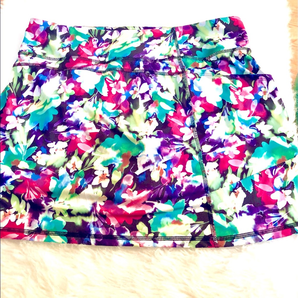 Beautiful spring flowered Skort side pockets and black attached biking shorts